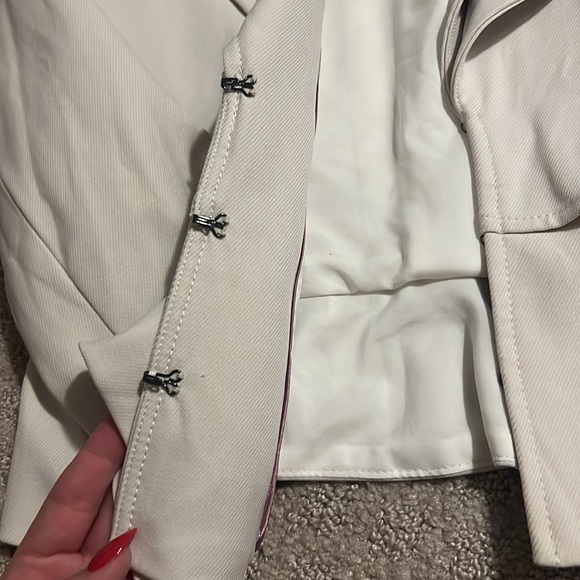 WHBM Cream Blazer - Picture 3 of 6